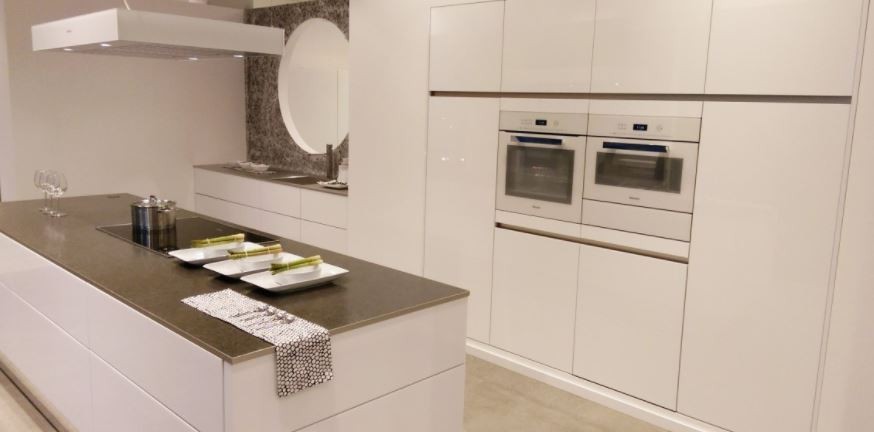 Choix d'un plan de travail pour une cuisine blanche